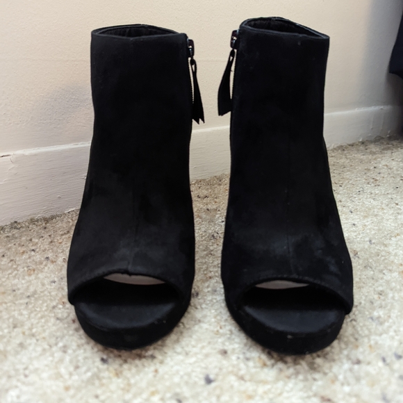 Black soft peep-toe heels, size 8 - Picture 2 of 6